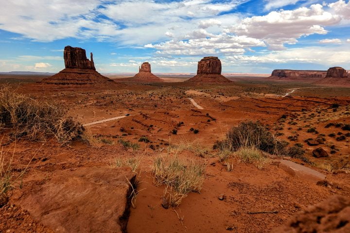 vue sur Monument Valley et ses célèbres buttes depuis l'hôtel The View