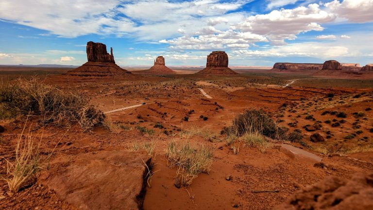 vue sur Monument Valley et ses célèbres buttes depuis l'hôtel The View