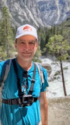 Chris, fondateur d'Izi USA, dans l'Ouest américain